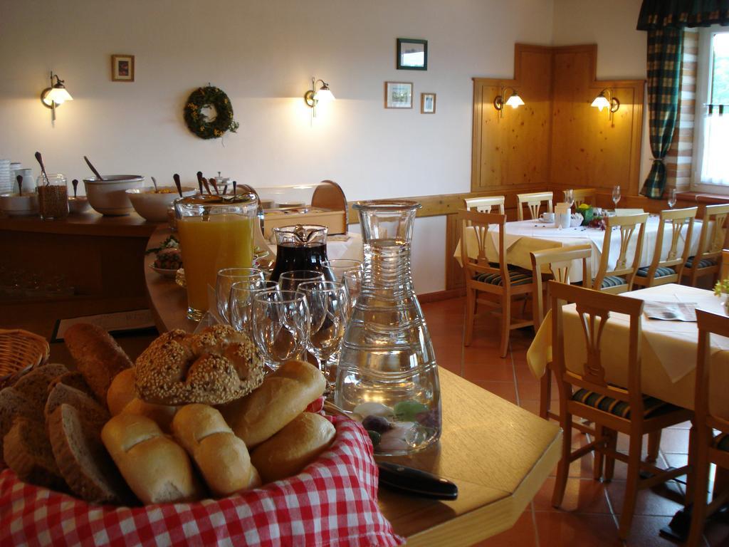 Hotel Pension Rudi - Weingut Kellner à Pulkau Extérieur photo